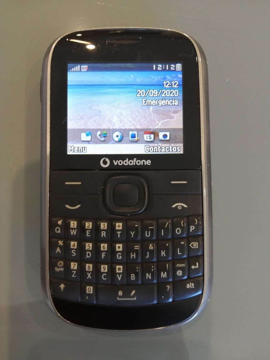 Telemóvel Vodafone 354 com teclado qwerty