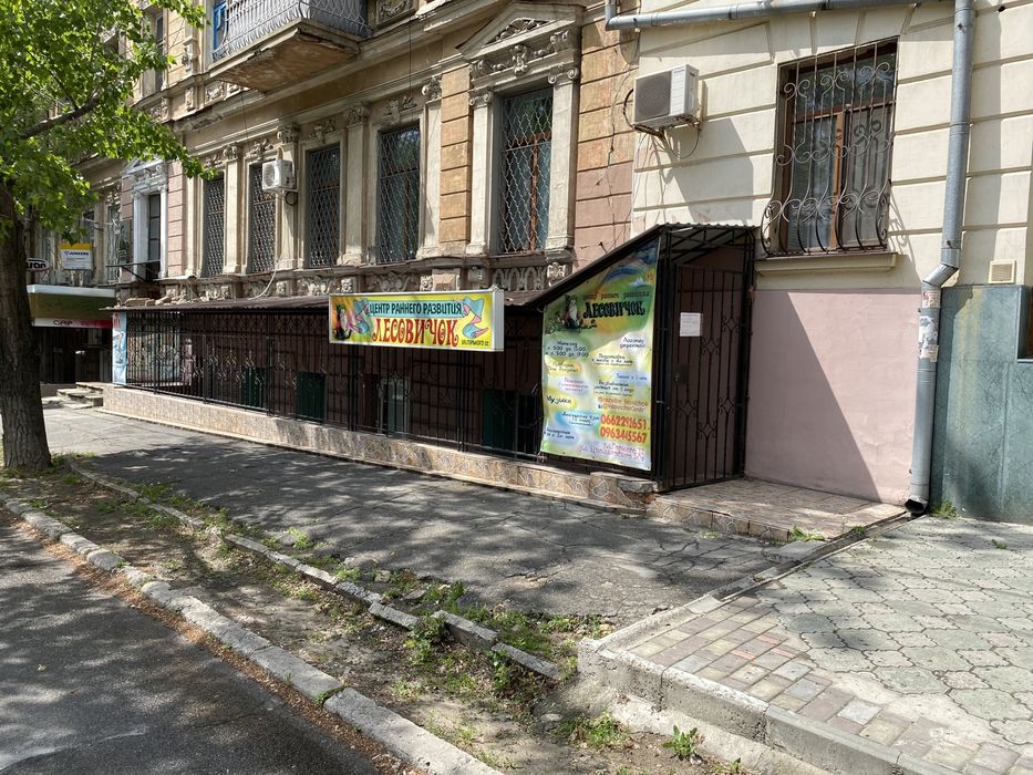 Театральная (Горького) 32 подвальное помещение.