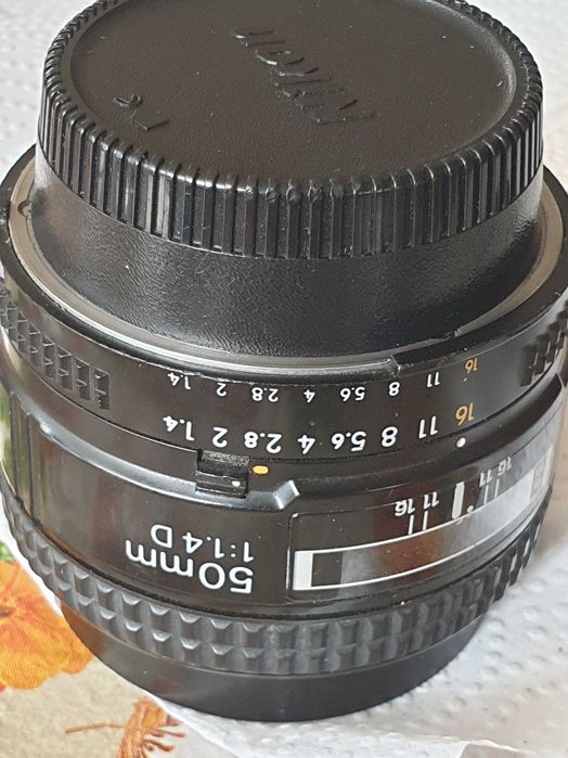 Obiektyw Nikkor 50mm F1.4D z filtrem