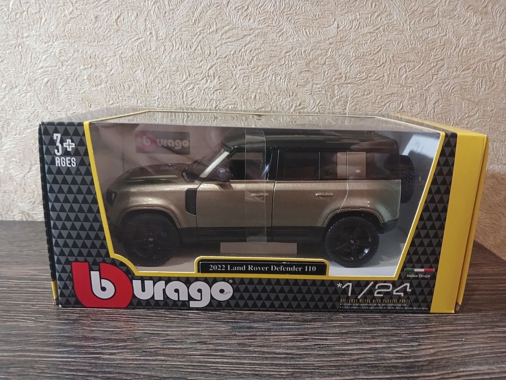 Range Rover Defender 1:24 burago с коробкой