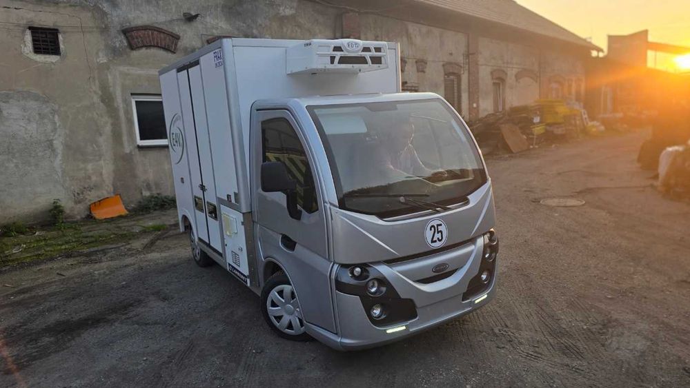 Elektryczny Samochód Dostawczy FRAX z Zabudową Chłodniczą Lamberet