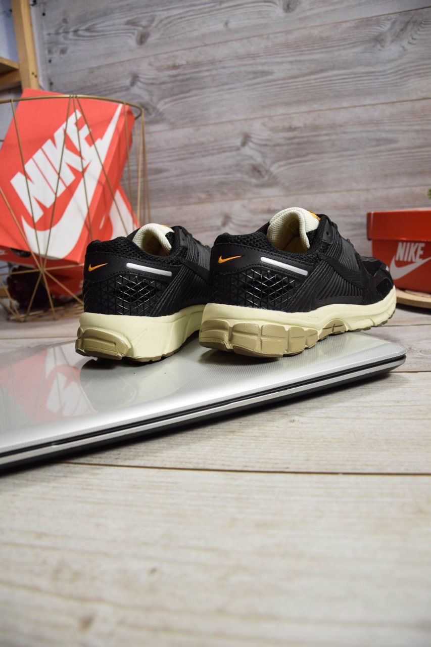 Чоловічі кросівки Nike Vomero 5 Grey- Black