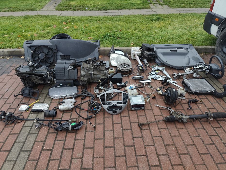 Części samochodowe Kia Clarence 2005 rok