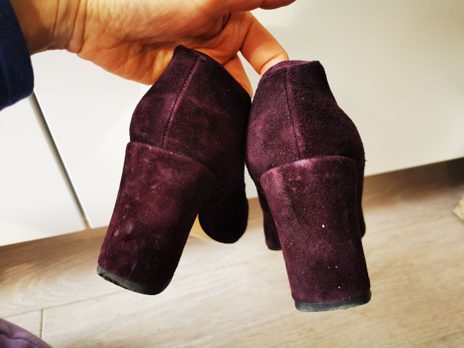 Buty zamszowe czółenka Kazar bordowe r. 38