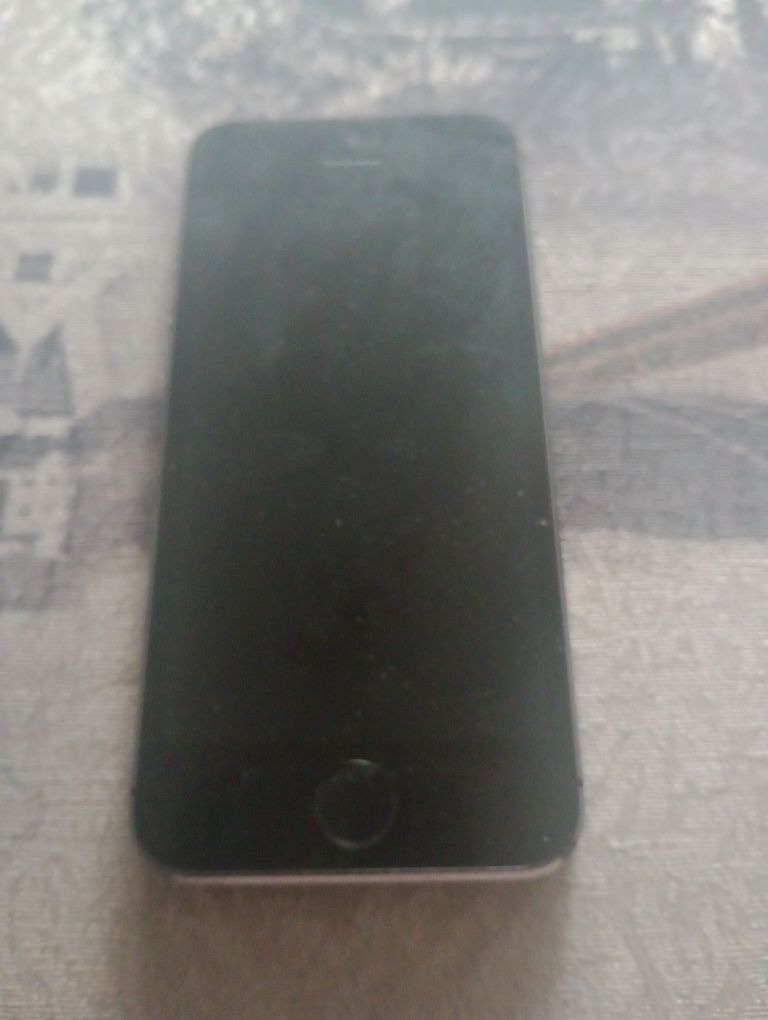 iPhone 5s 16gb с зарядкой