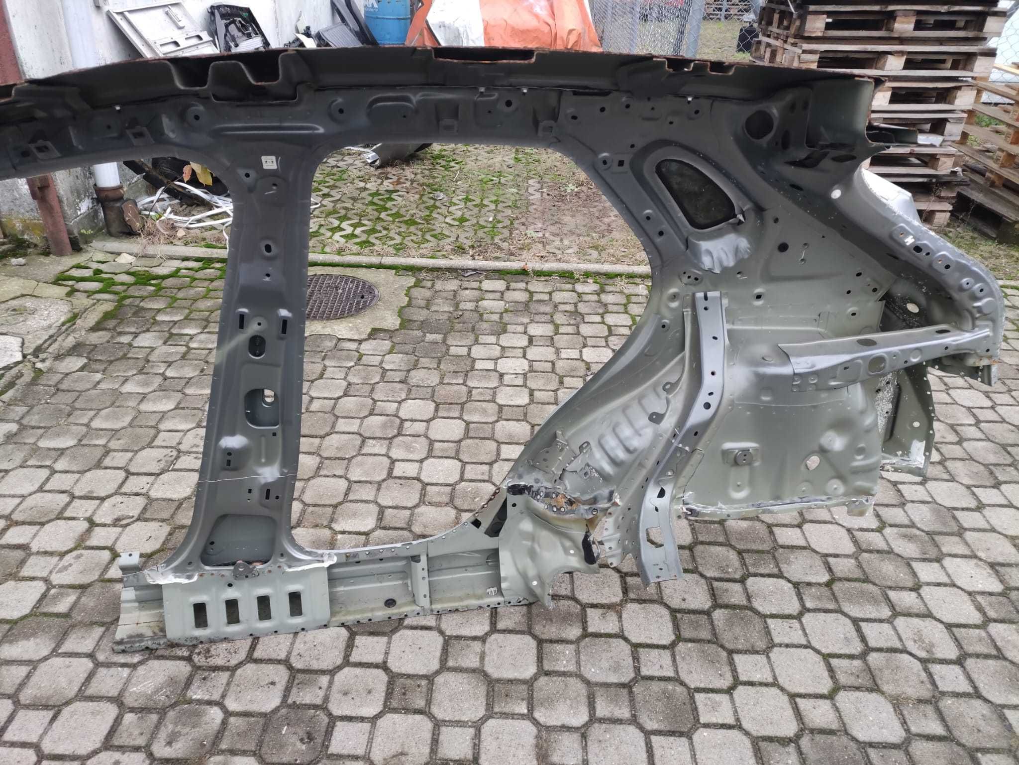 Mazda CX-30 , Słupek , Próg , Poszycie , Błotnik , Prawy ,