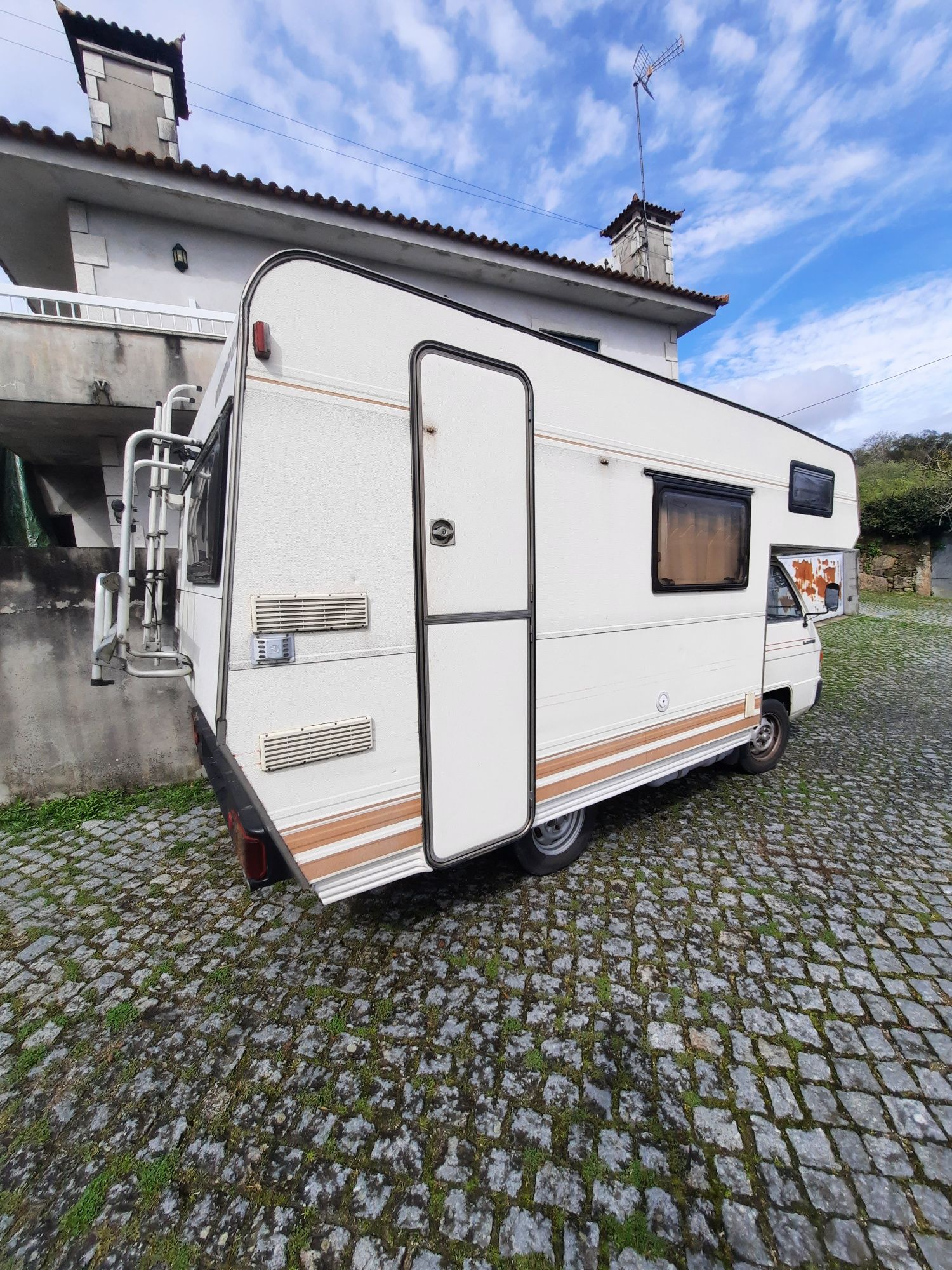 Autocaravana mitsubishi l300