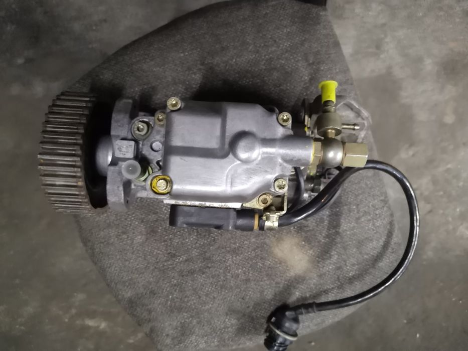 Паливний насос с форсунками на рено-кенго 1.9тди 2001р б/у.