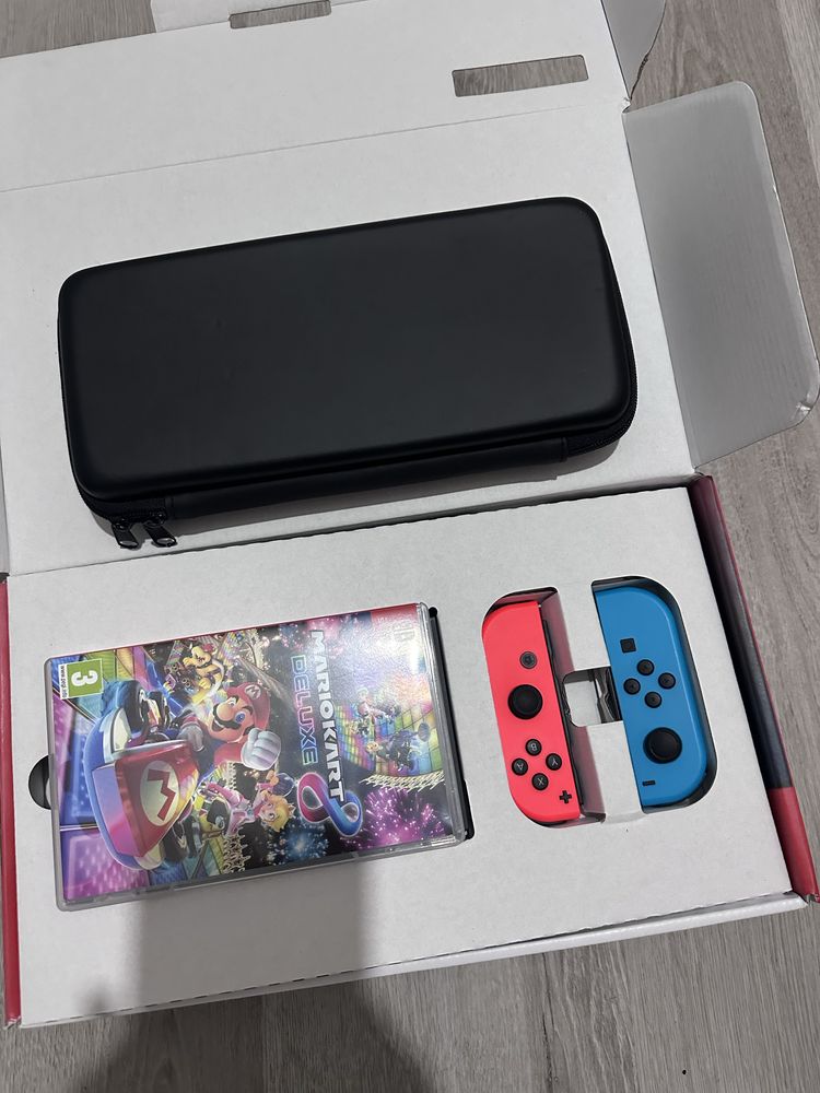 Nintendo Switch + pokrowiec + gra MarioKart 8 deluxe