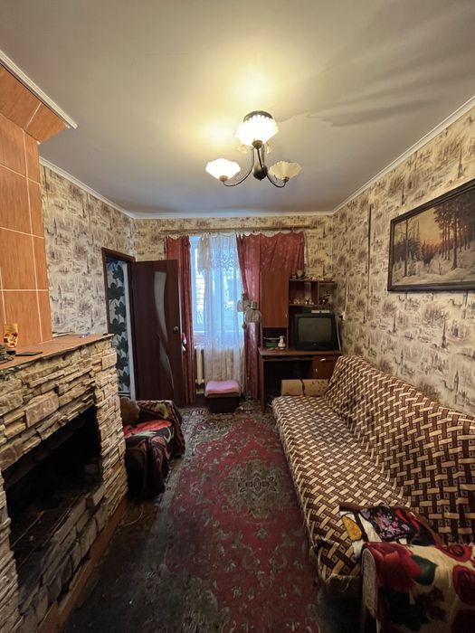 Продам пів будинку