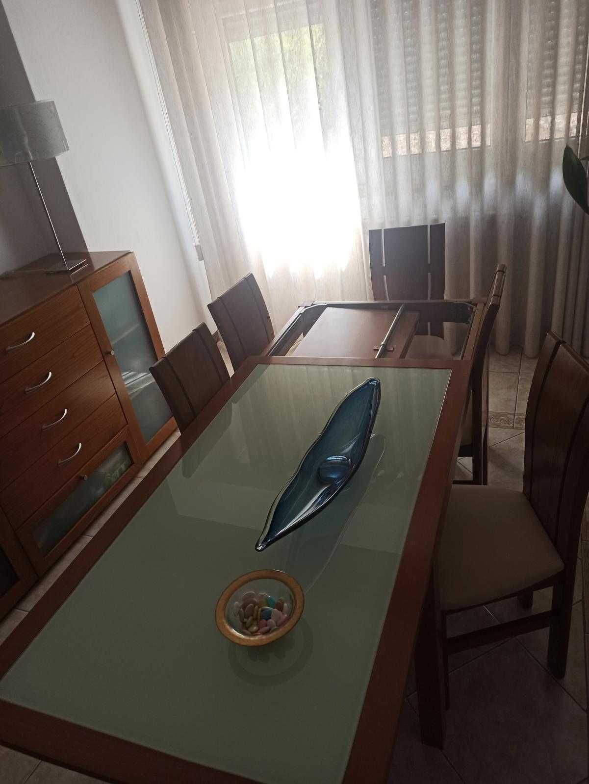 Sala de jantar ,muito bom estado.