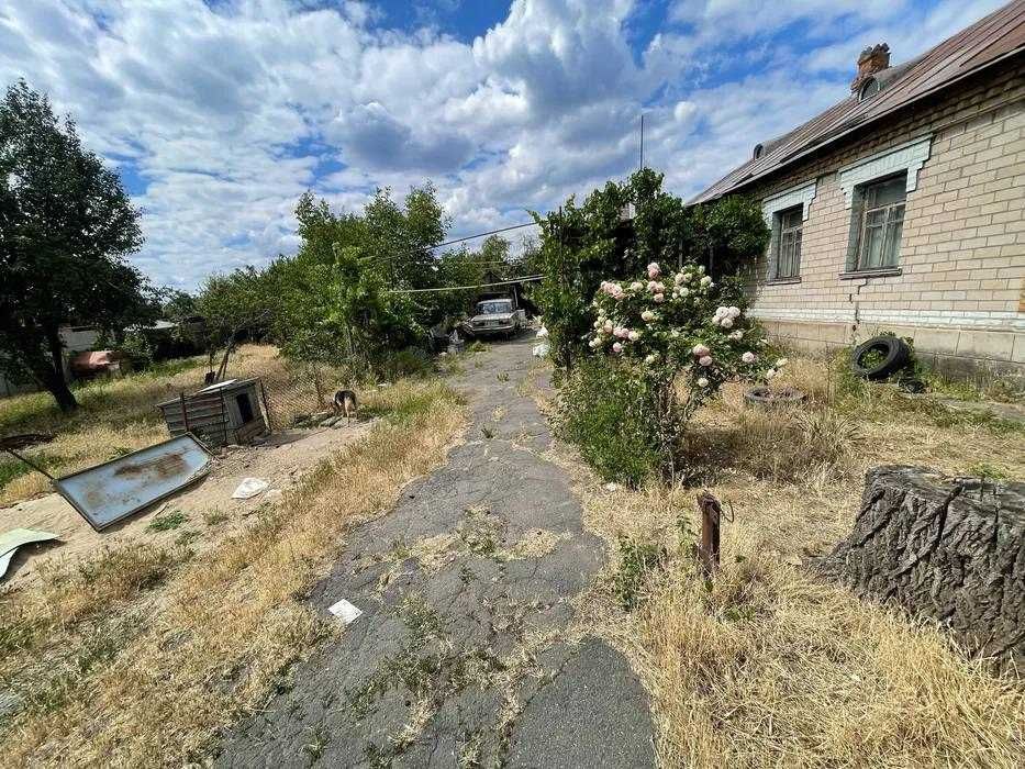 Продається будинок по червоній лінії