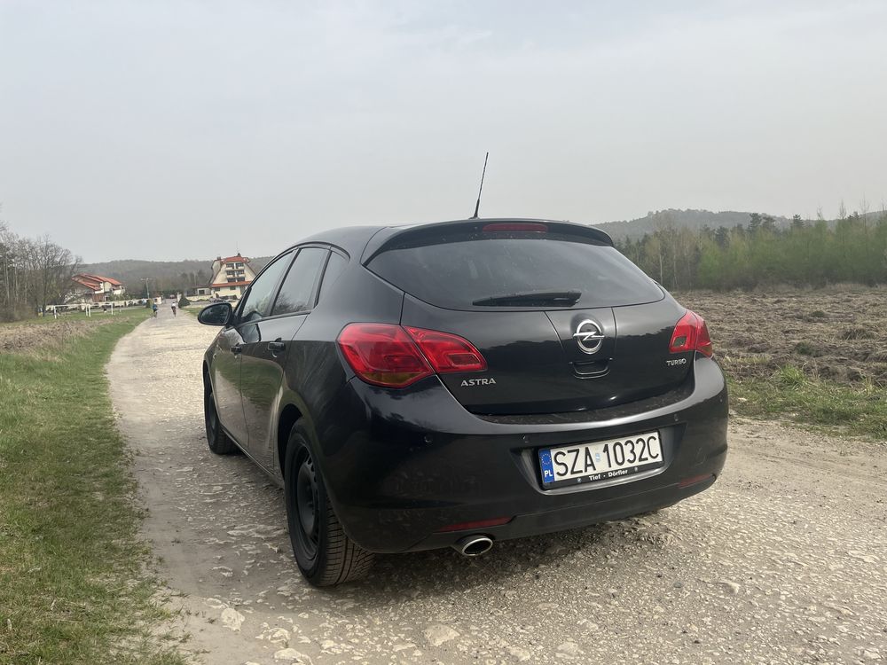 Opel astra J.