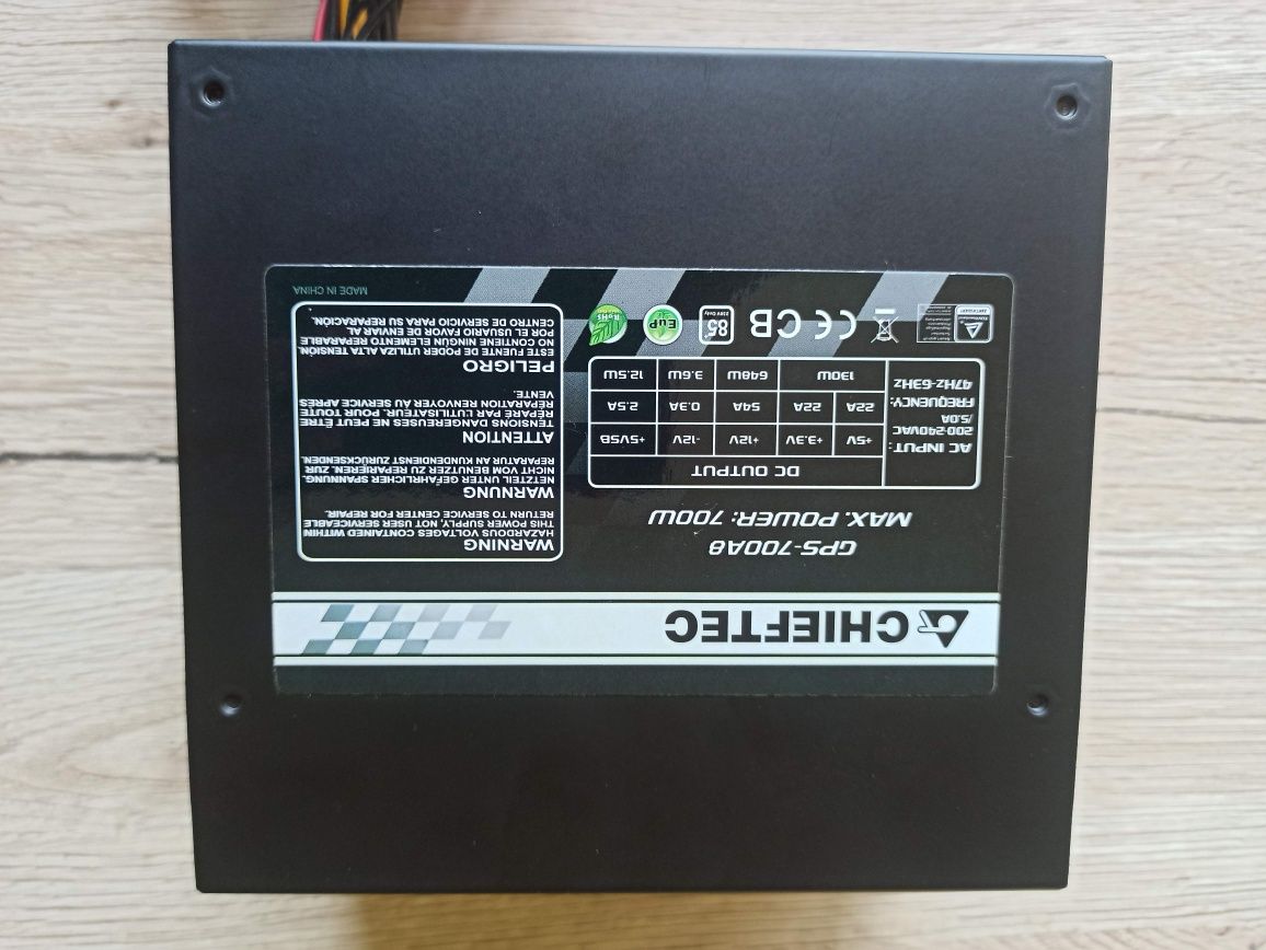 Zasilacz komputerowy Chieftec GPS-700A8