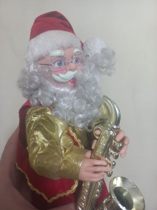 Санта Клаус саксофонист высота  38 см