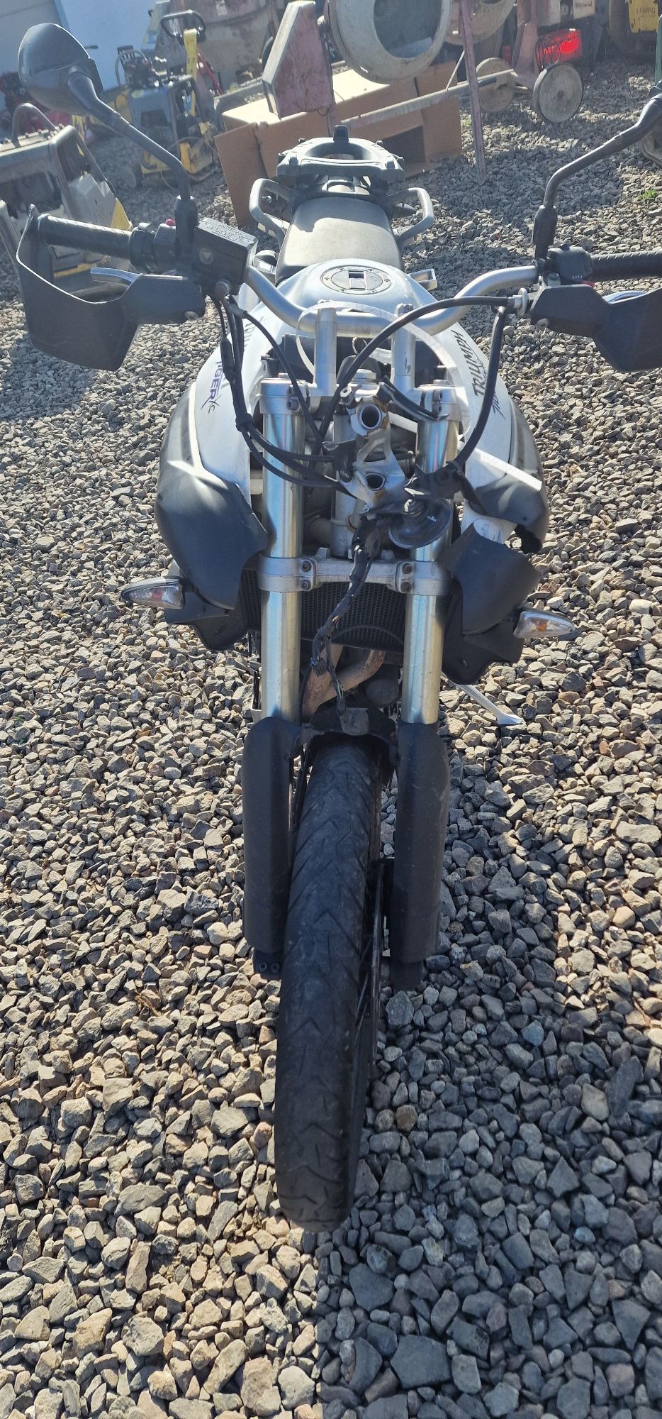 Triumph tiger xc 800.  2011 uszkodzony