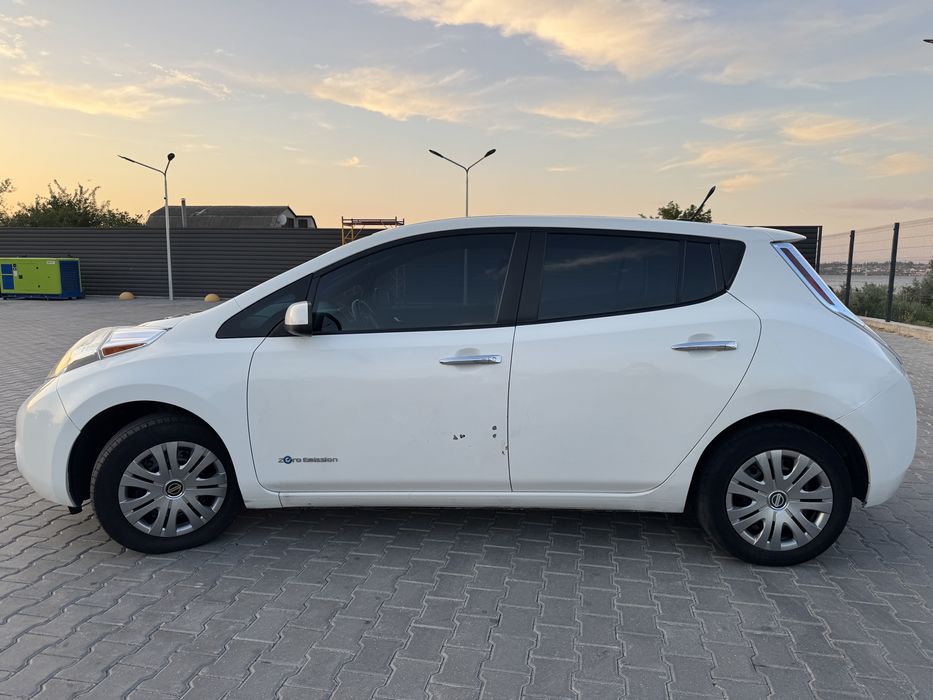 Продам Nissan Leaf