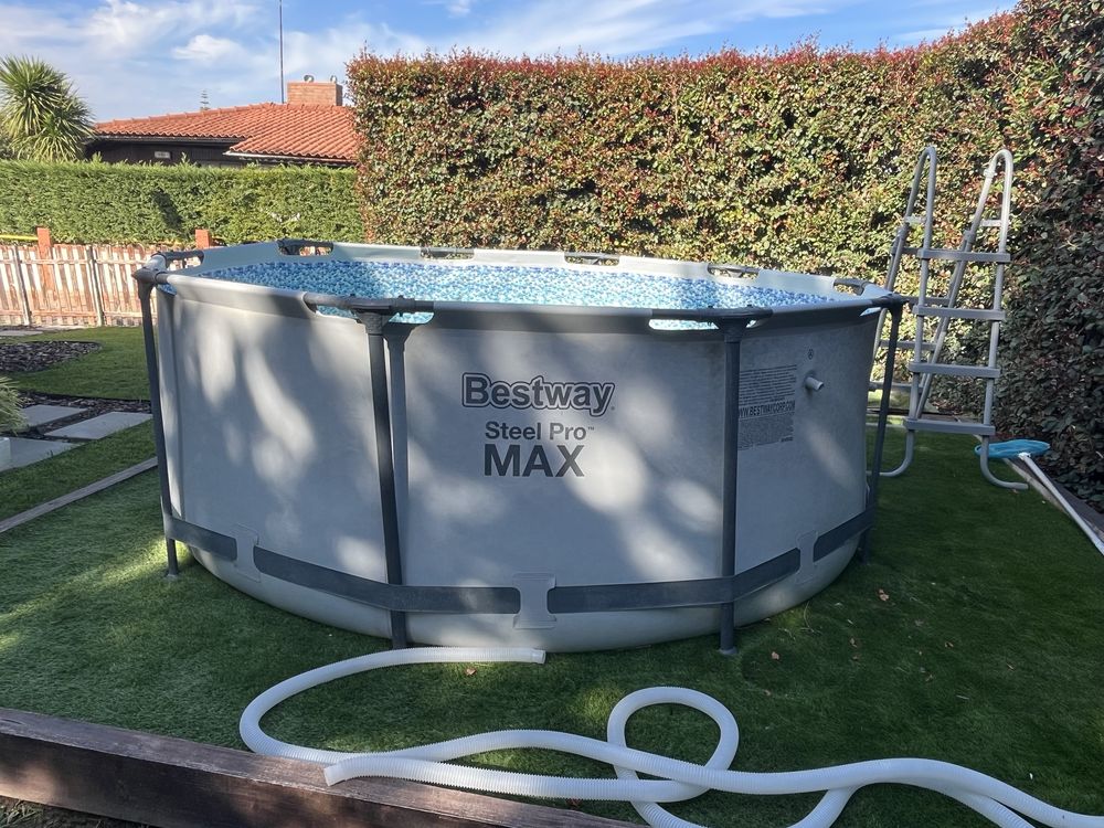 Piscina Bestway steelpro Max com 1ano