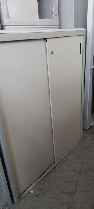 Armários metálico cor cinzento