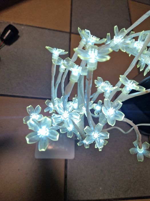 Drzewko led świecące białe