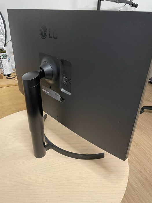 LG Monitor 32" 2K