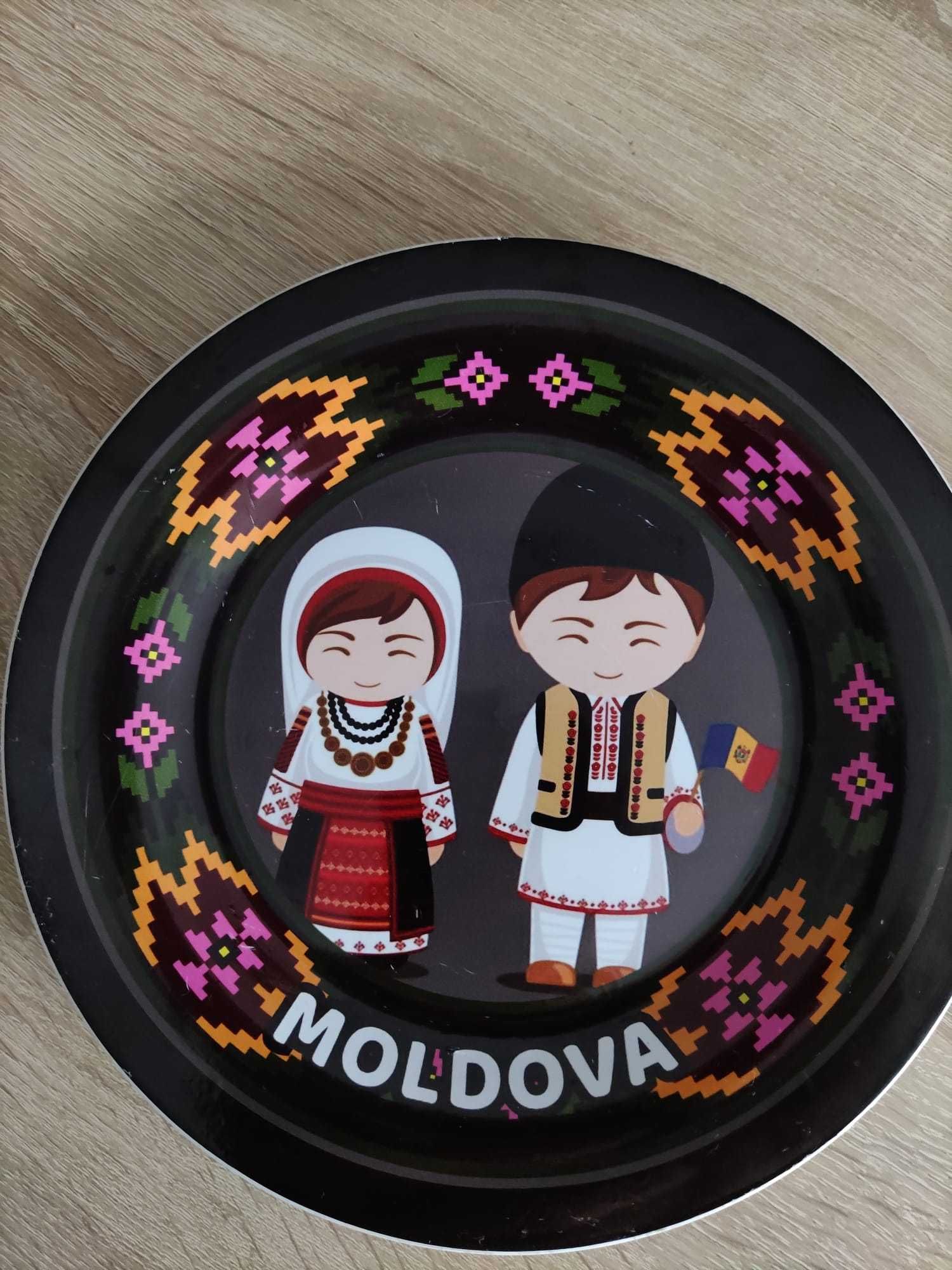 Talerz ceramiczny ręcznie malowany przywieziony z Mołdawii