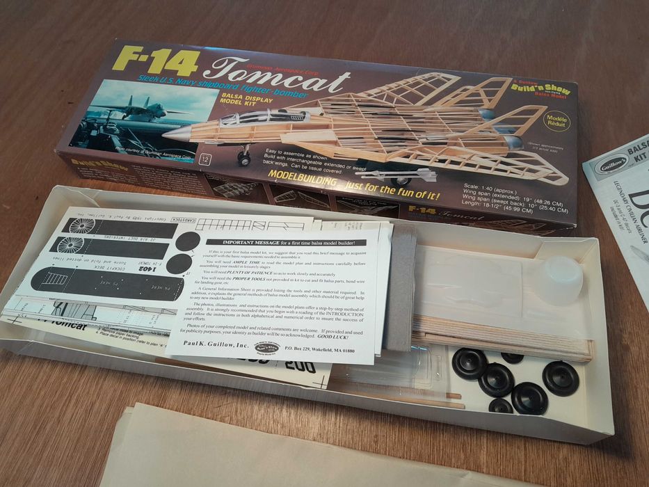 Aeromodelismo - KIT avião  F-14 Tomcat - NOVO na caixa - Top Gun!