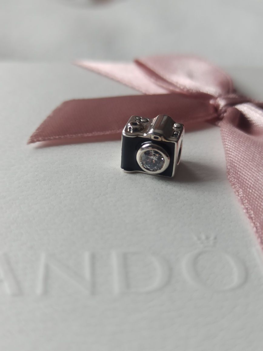 Pandora charms aparat Uchwycone wspomnienia