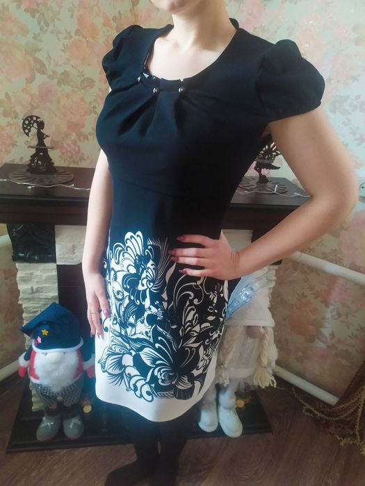 Жіночий піджак та сукня у візерунок