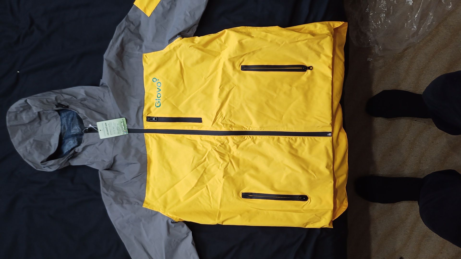 Куртка фирменная Glovo  непромокаемая размер L
