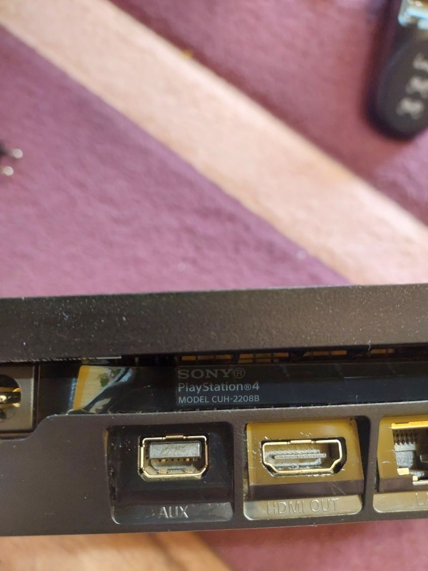 Продам PS4 Slim 1tb
