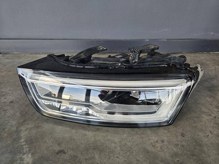 Продається фара Audi Q3 2.0 b Fuled
