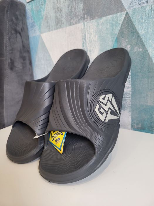 Чоловічі шльопанці шлепки