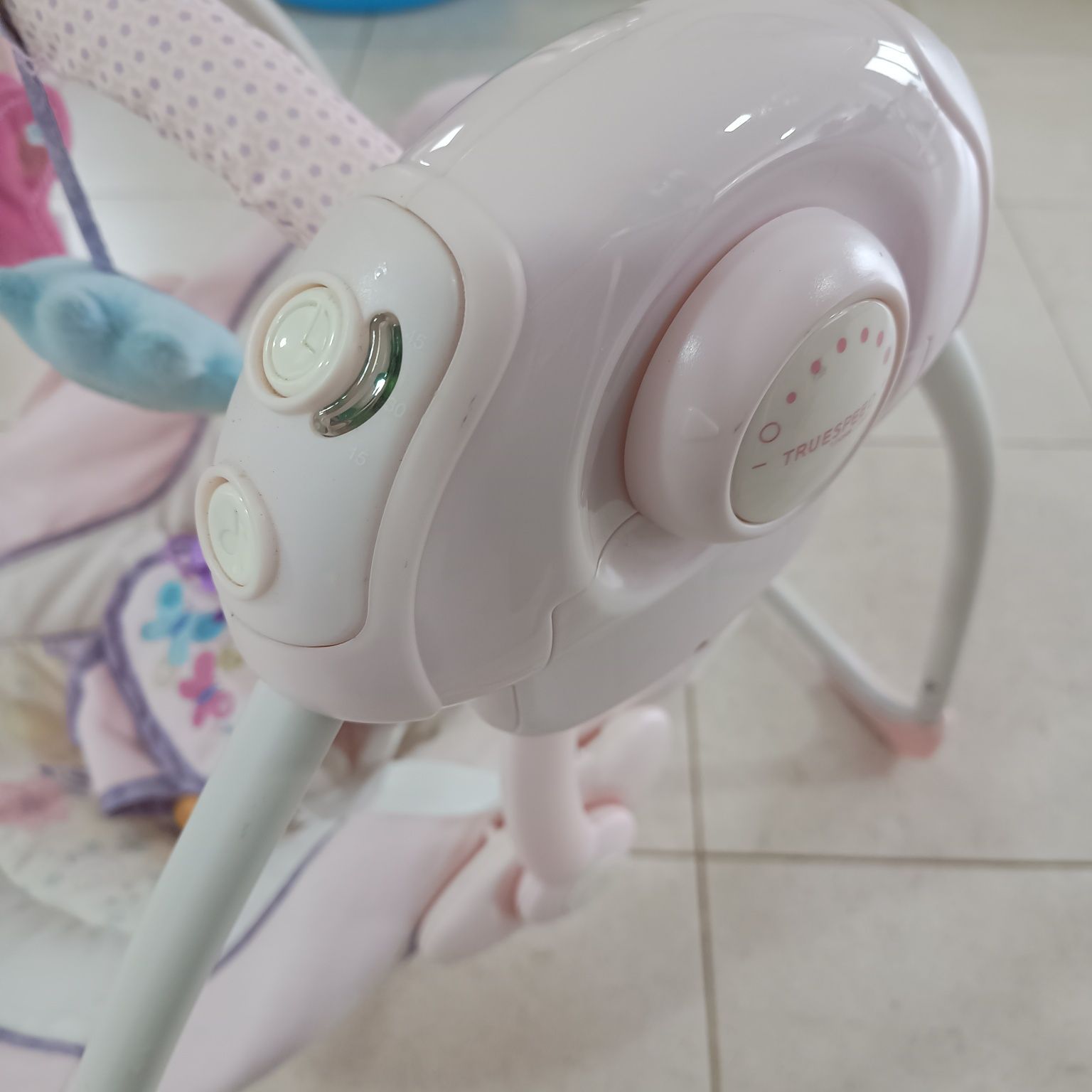 Cadeira de baloiço com música e movimento