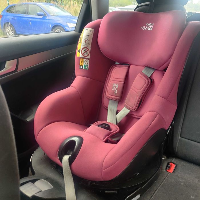 Fotelik z bazą obrotową Britax Romer i size dualfix M