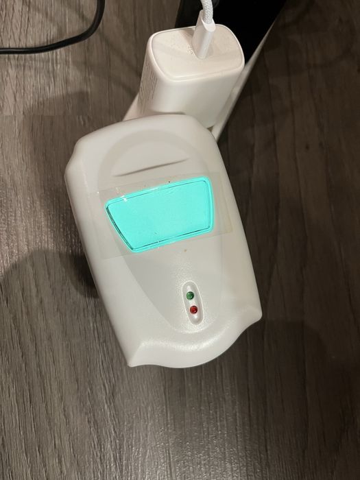 Відлякувач комах, гризунів 2 шт. нові