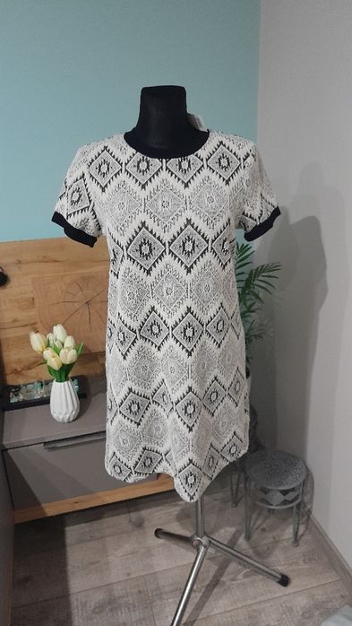 Sukienka w etniczne wzory George r. L