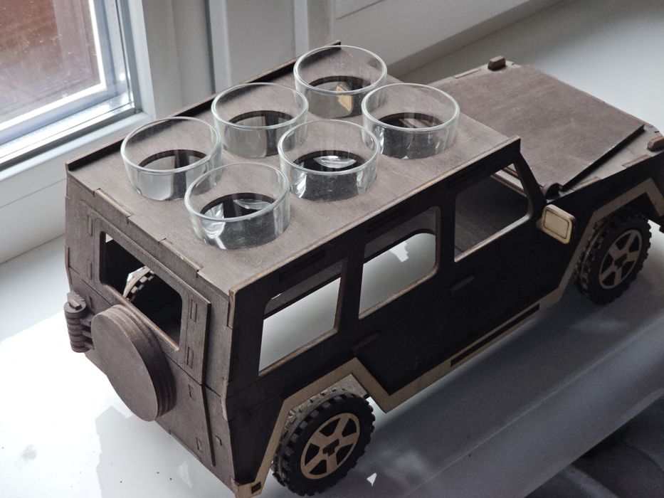 Набір подарунковий з чарками - автомобіль