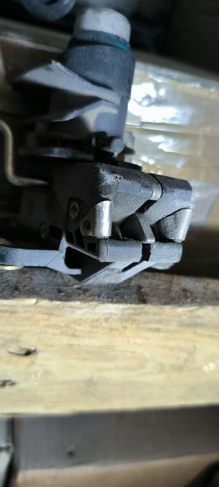 Пильник задньої ступиці на 124