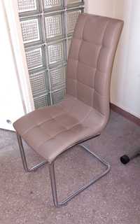 Krzesło z obiciem skórzanym lub skóropodobnym