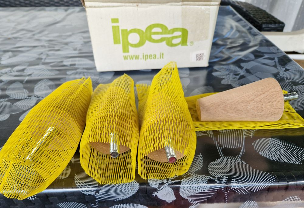 Nóżki meblowe drewniane Ipea