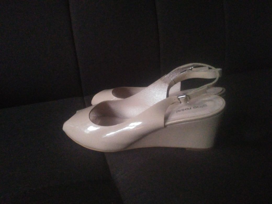 Buty damskie sandały na koturnie Gino Rossi