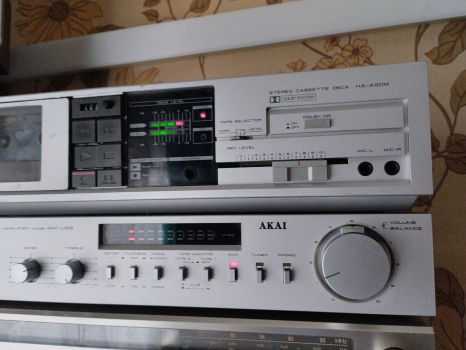 AKAI  АМ -U22 усилитель