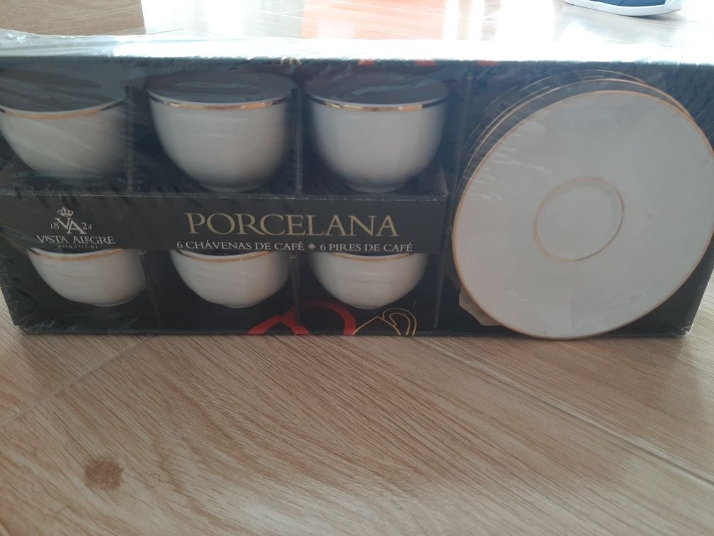 Vende se conjunto de café de porcelana novo da Vista Alegre
