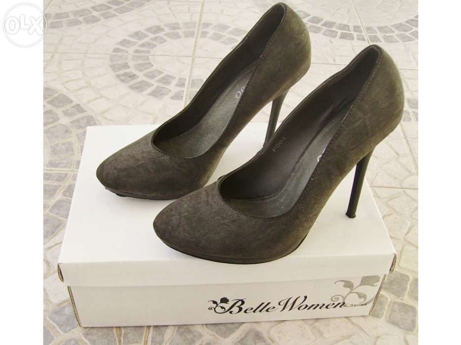 Sapatos Cinzentos - Tamanho 38 -