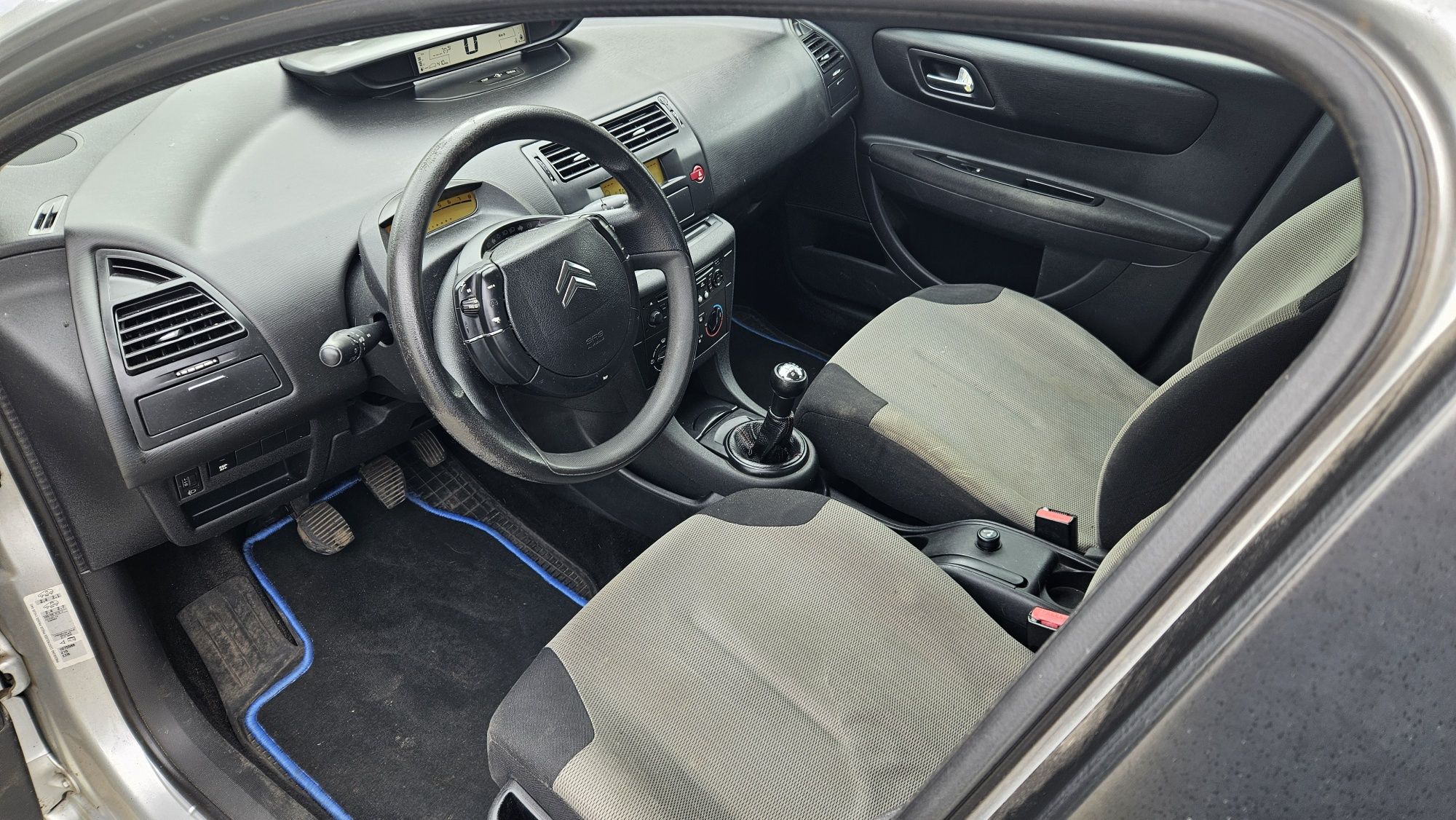 OKAZJA 06r tylko 172tys.km CITROEN C4 1,4 90KM klima sprawna hak ładny