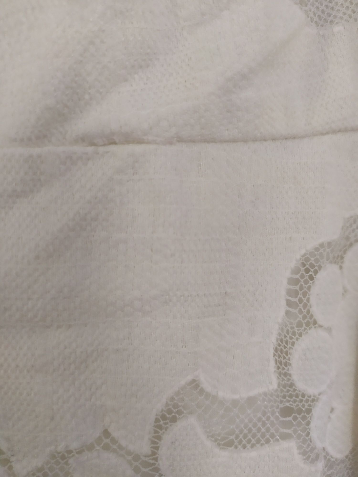 Koronkowa sukienka marki H&M