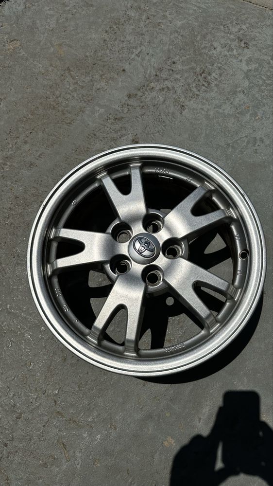 Диски Toyota Prius R15 5х100 6J ET45 DIA54.1