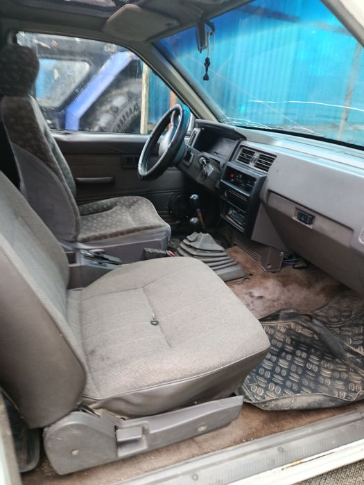 Nissan tirano 1 1988