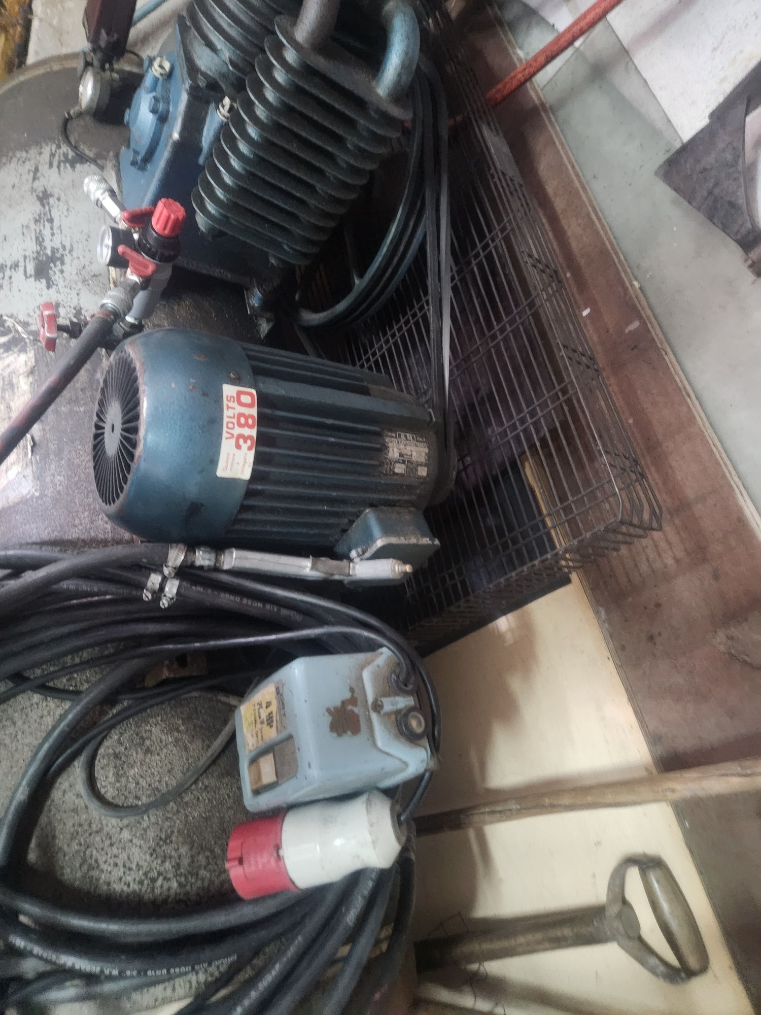 Compressor trifásico de 300l